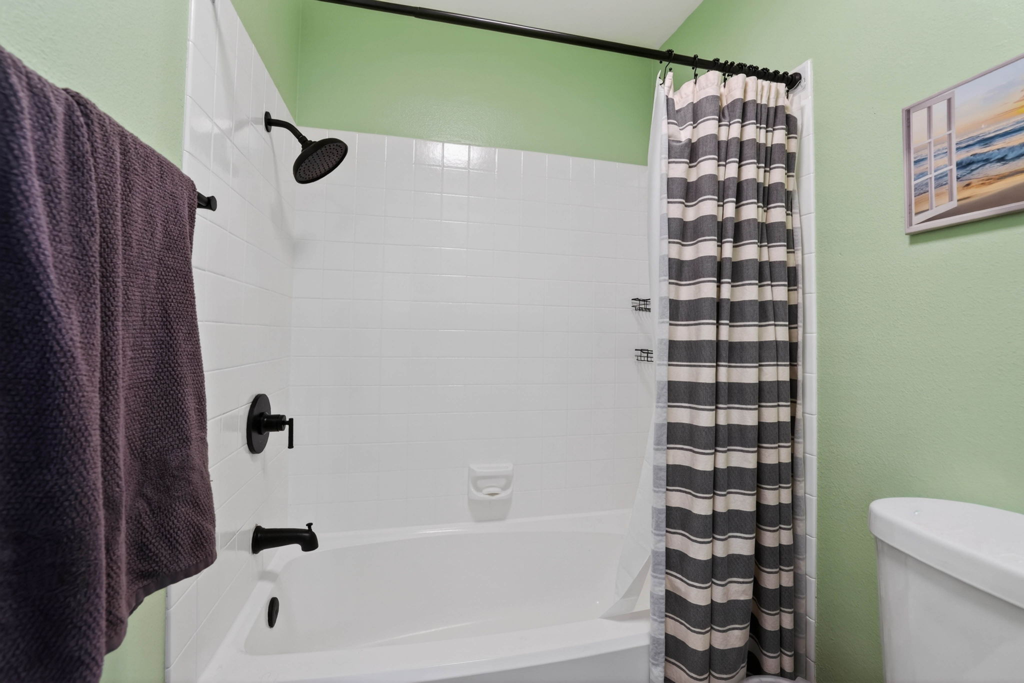 Bathroom 3 tub
