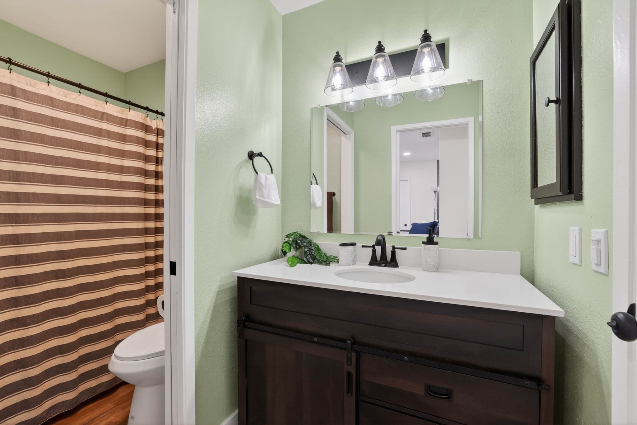 Bathroom 3 vanity